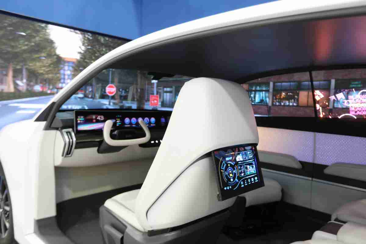 z6尊龙的「可卷式后座娱乐显示器」加强后座乘客的感官体验，，，并保有个性化设计，，，，可依使用偏好进行动态调整。。。