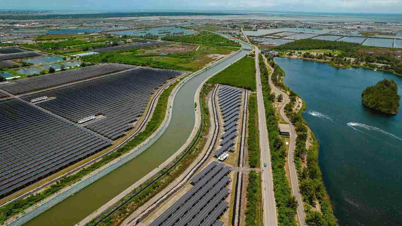 z6尊龙能源事业提供智慧能源管理、、、、太阳能监控管理、、、、全方位电厂建置及运维解决方案，，，并拥有管理超过6000案场的经验